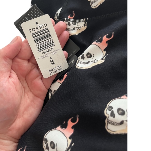 TORRID- Performance Core Mesh Side Inserts Active Leggings - Size: 5x - Picture 9 of 14